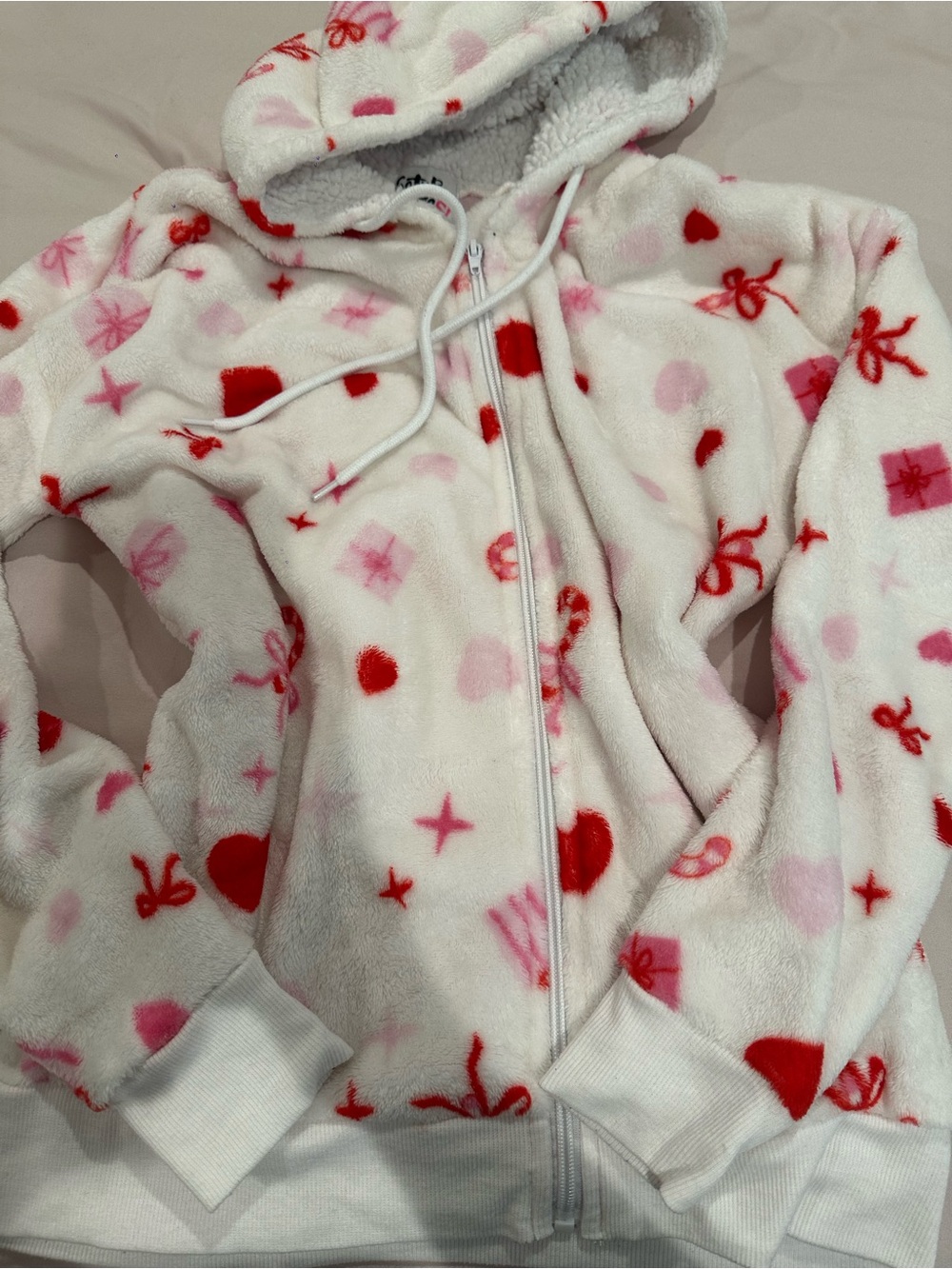 Cozy White Hooded Zip-Up Jacket with Pink & Red Heart Print